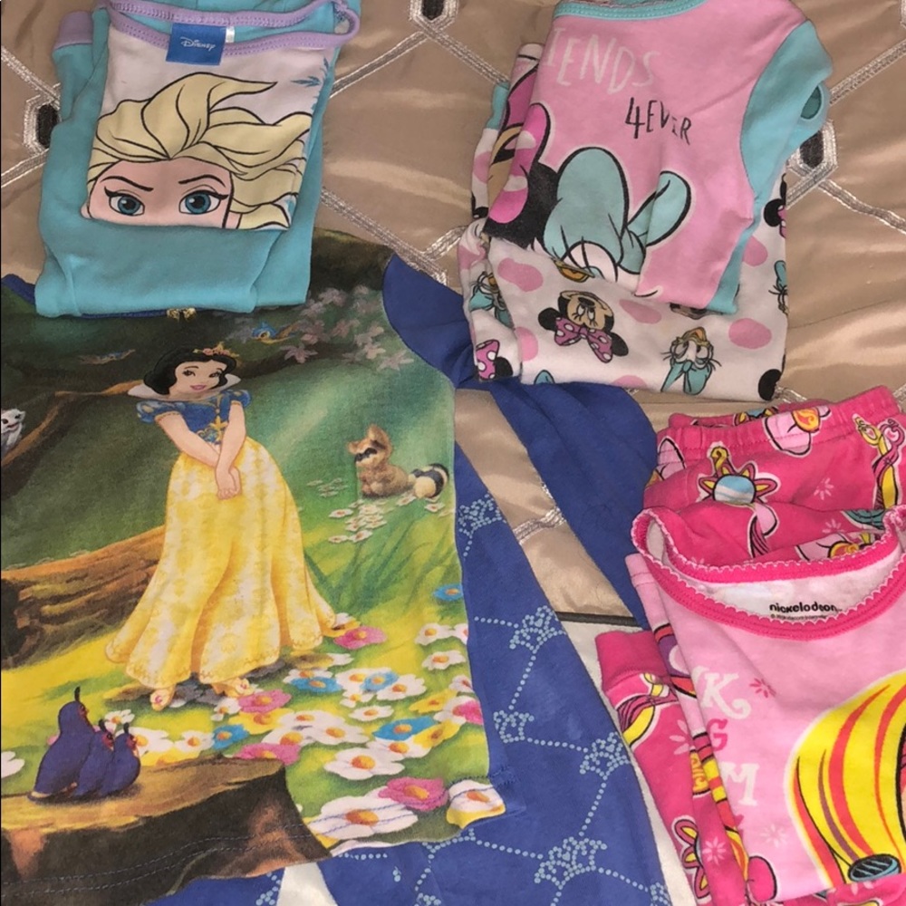 Toddler girls pajama bundle , good used condition
